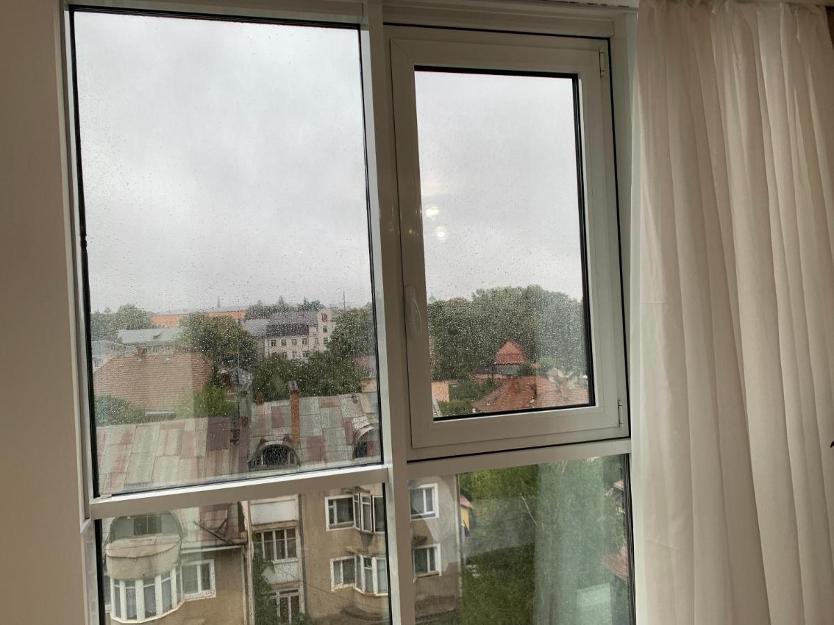 Апартаменти-Студія На Герцена Chernivtsi Bagian luar foto